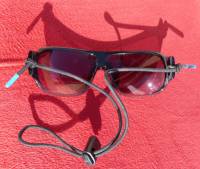 lunette &agrave; soleil /noire anti-allergiques vues de dessous