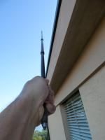 Sonde de secours pour avalanche avec deux b&acirc;tons de randonn&eacute;e